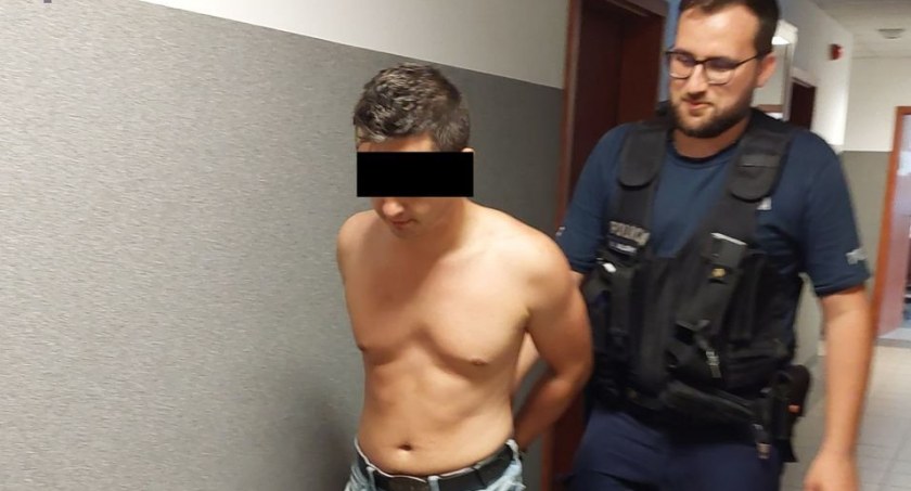 24-latek napadł na policjantów z maczetą.  Sąd podjął decyzję o jego losie 