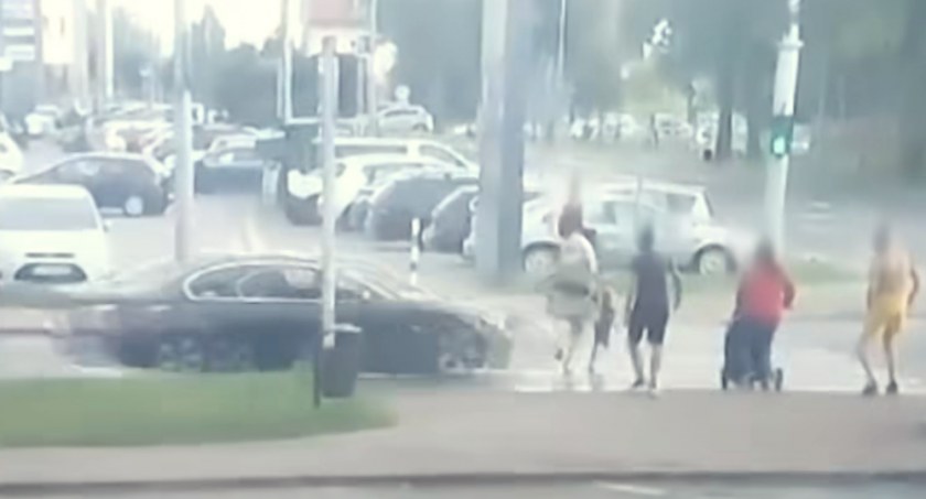 Matka i dziecko potrąceni na pasach. Policja pokazała makabryczne nagranie (WIDEO)