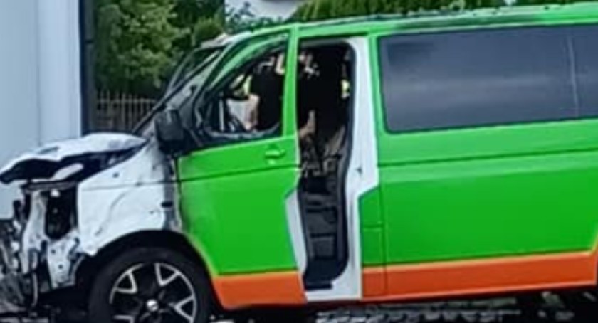 Pożar dostawczaka w Łukowie! Strażacy skutecznie gaszą pożar (ZDJĘCIA)