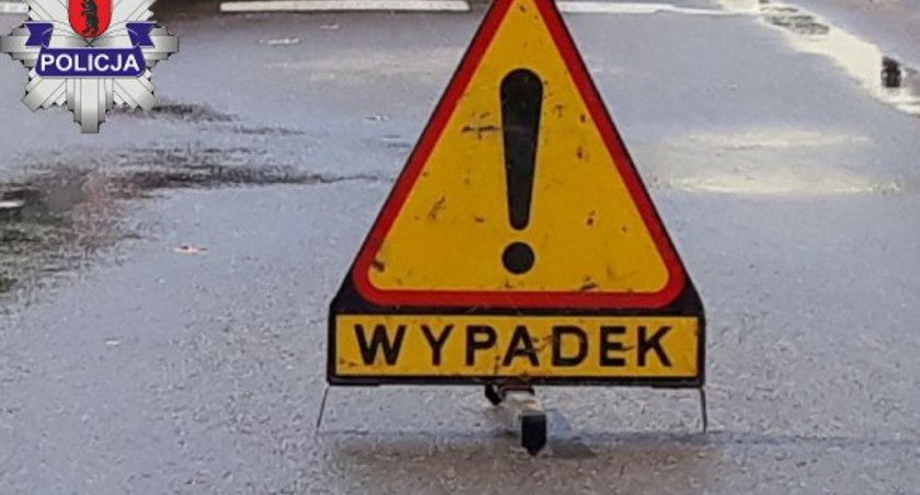 UWAGA!  WYPADEK W GOŁĄBKACH. DROGA ZABLOKOWANA! 