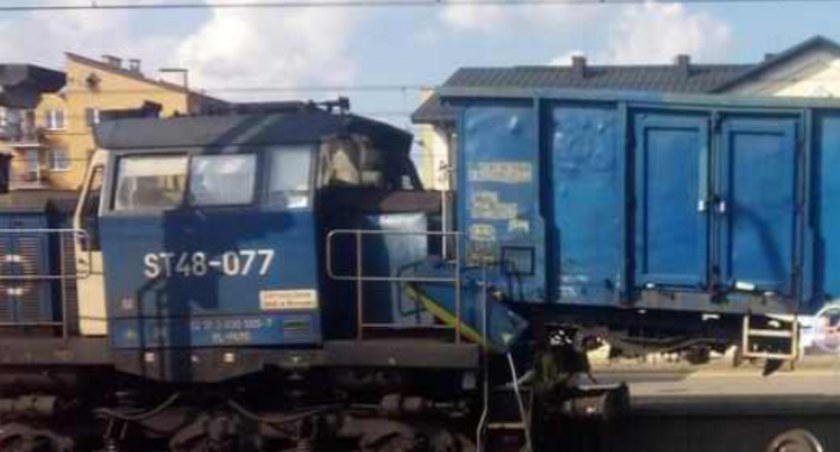 Lokomotywa wbiła się w towarowy.  Ranny maszynista. Dramat na linii Łuków - Terespol  
