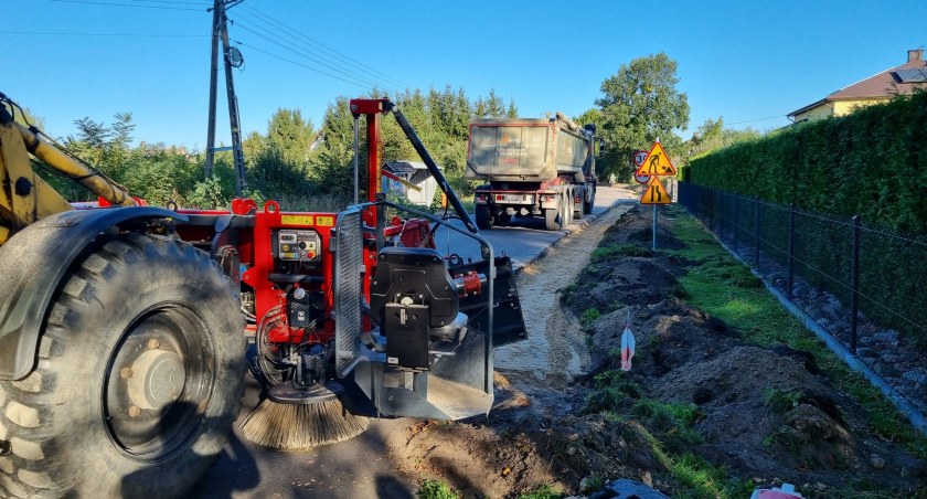 Kierowco zwolnij. Trwa remont drogi powiatowej Świdry- Malcanów - Jadwisin! 