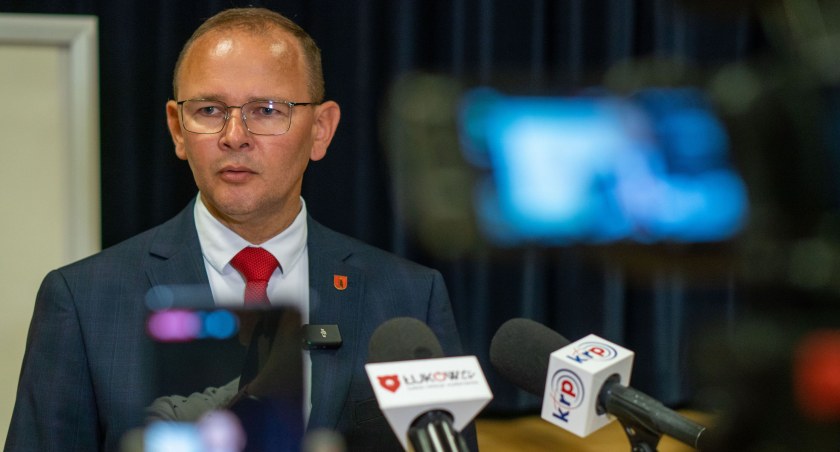 Burmistrz Łukowa chce zorganizować debatę kandydatów do Sejmu. Sam ją poprowadzi! 