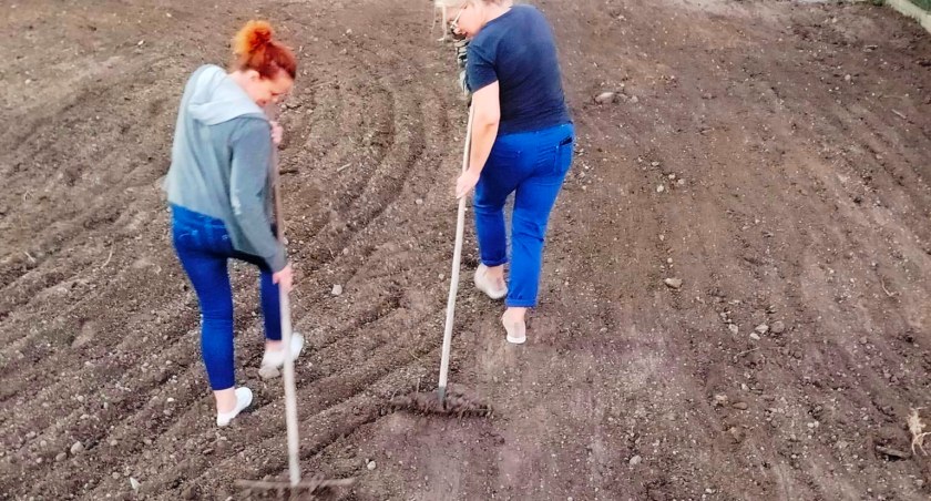 Mieszkańcy Sięciaszki Pierwszej wzięli sprawy w swoje ręce i uporządkowali teren przy Placu Zabaw (ZDJĘCIA) 