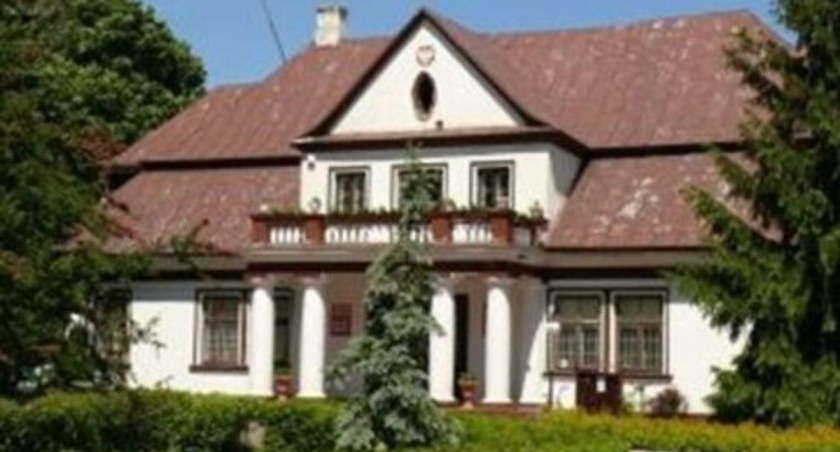 Cenny dwór zostanie wyremontowany. Wójt będzie pracował w lepszych warunkach! 