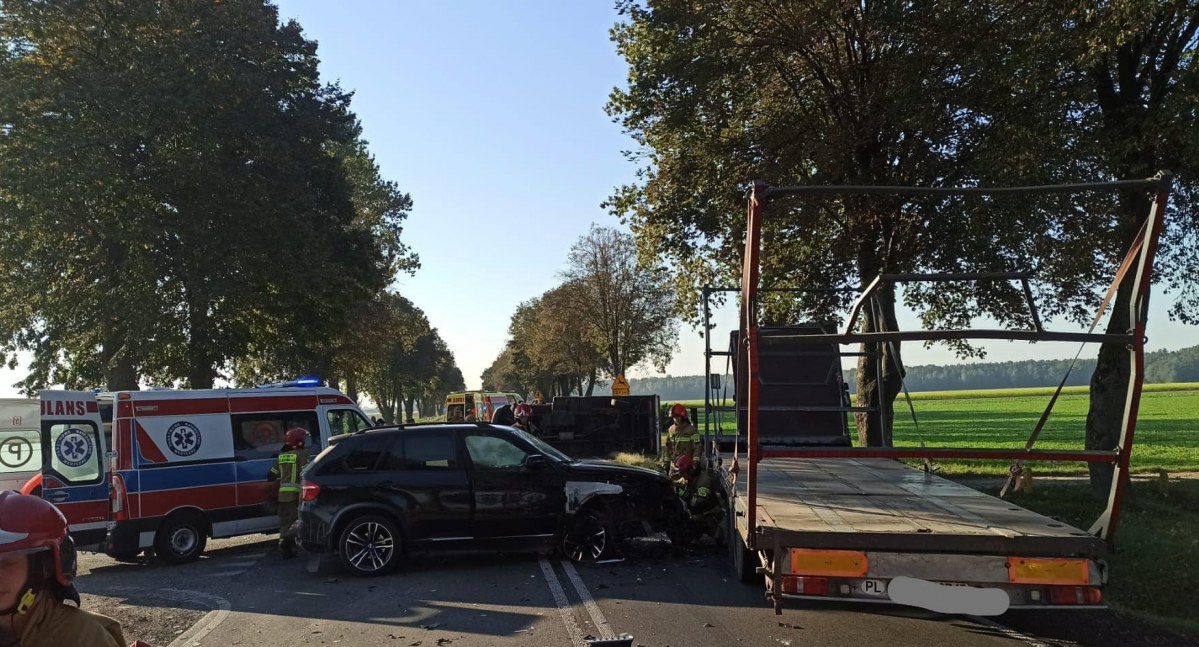 Karabol w Jeziorach. Zobacz zdjęcia z porannej kraksy na DK 63 (FOTO)