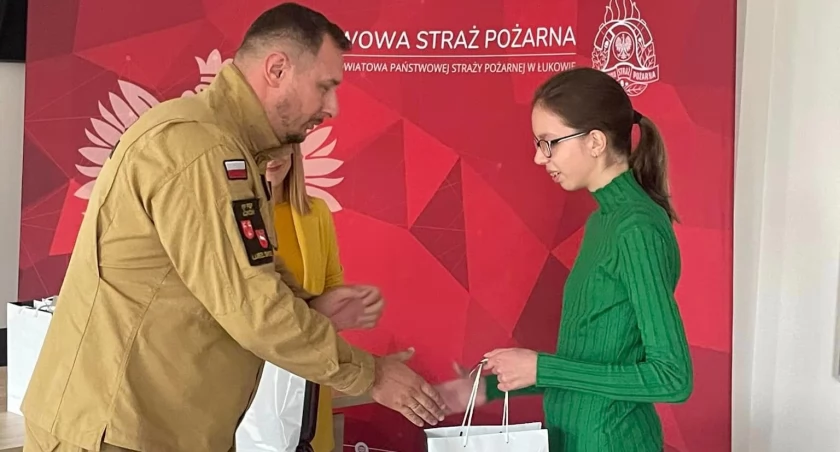 Wiktoria DĄBROWSKA i Katarzyna GULA wygrywaj konkurs organizowany przez Straż Pożarną (ZDJĘCIA) 