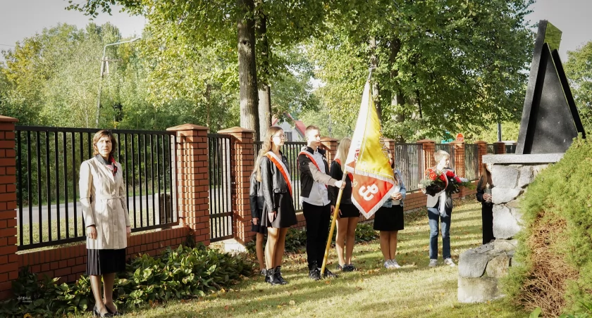 Uroczyste obchody Dnia Patrona w Szkole Podstawowej im. Stanisława Grafika w Zagoździu