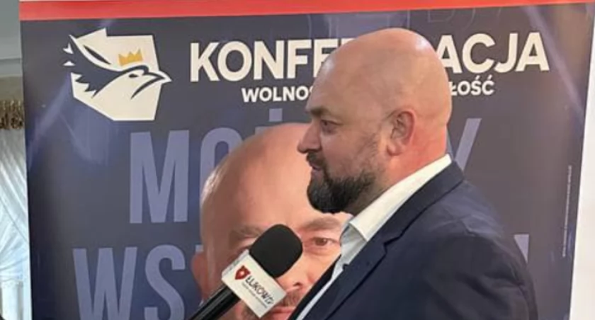 Lider Konfederacji Bartłomiej Pejo w Łukowie mówił o niskich i prostych podatkach oraz ograniczeniu socjalu dla Ukraińców (WIDEO)