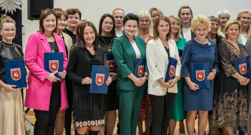 Uroczystość z okazji Dnia Edukacji Narodowej w Gminie Łuków: Podziękowania dla nauczycieli dyrektorów