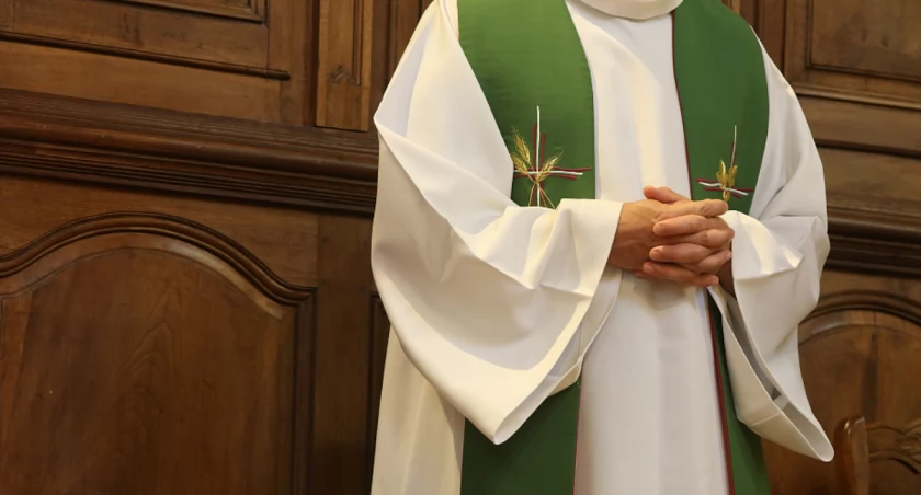 Próba nagrania w toalecie - Ksiądz podglądacz z Łukowa uniewinniony po ugodzie!