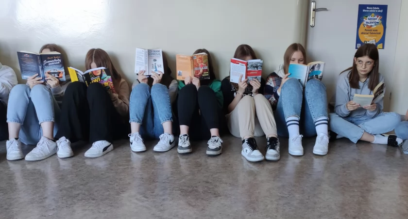 Zespół Szkół 1 w Łukowie czyta na potęgę. Młodzi cały czas z nosem w książkach! 