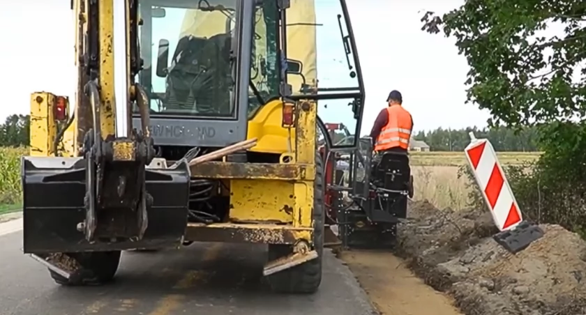 Gmina Krzywda wspiera Powiat Łukowski w przebudowie dróg. Duża kasa! 