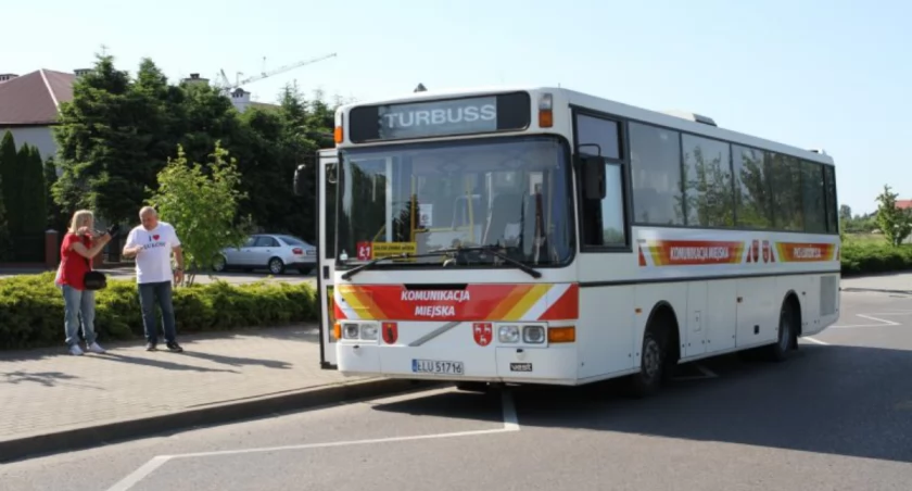 Tymczasowa Linia Autobusowa w Łukowie ułatwia dostęp do cmentarzy podczas Dnia Wszystkich Świętych i Dnia Zadusznego
