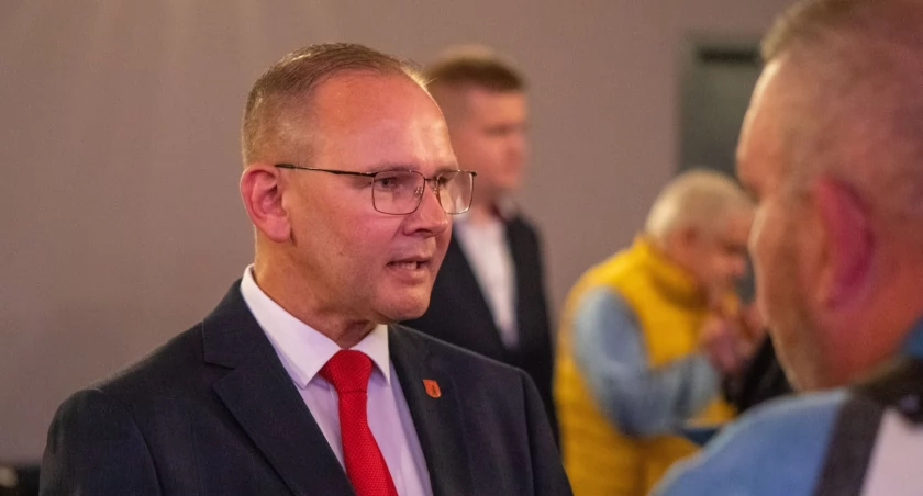 Burmistrz kontra Radni. Skarga na Płudowskiego uznana za zasadną! O co poszło?  (SONDA)
