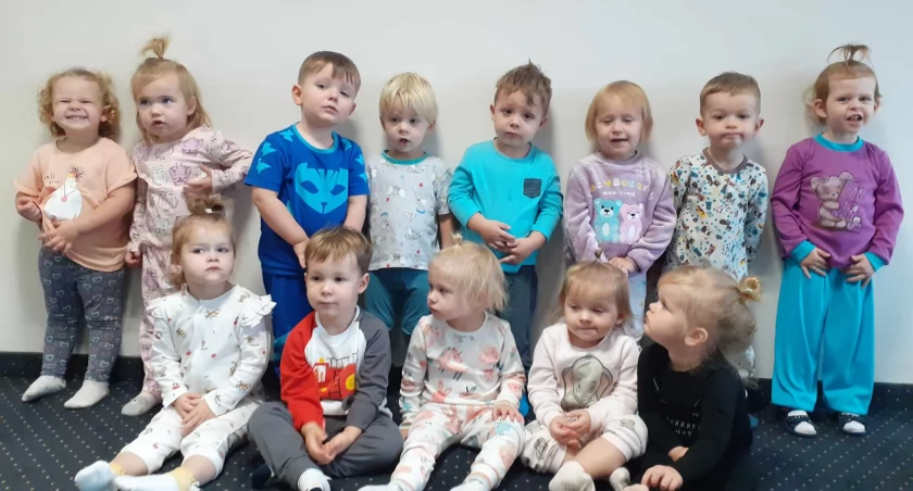  Żłobek Gminny Maluch w Łukowie wspiera Fundację -Gdy Liczy się Czas - podczas Dnia Piżamy w Pracy 