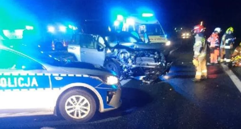 Wypadek na krajówce! Czworo dzieci w szpitalu po zderzeniu dwóch osobówek (ZDJĘCIA) 