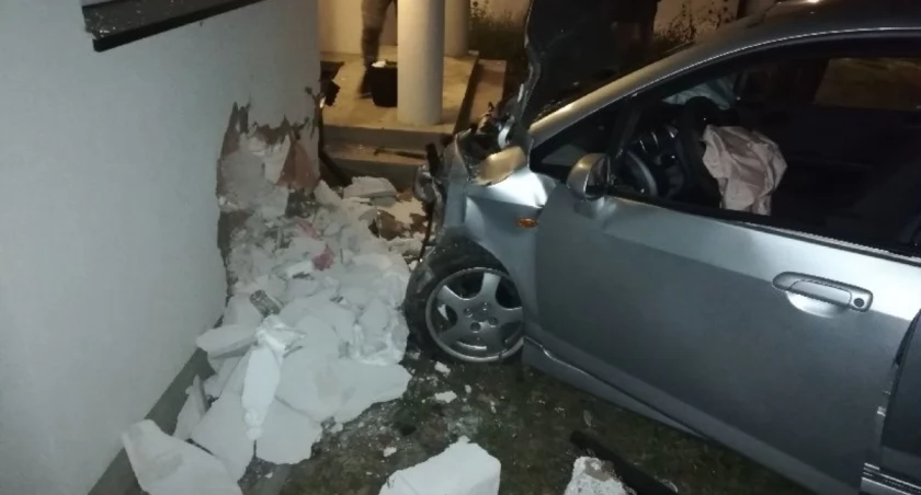OMAL NIE WJECHAŁ HONDĄ DO KUCHNI. DRAMATYCZNY WYPADEK!