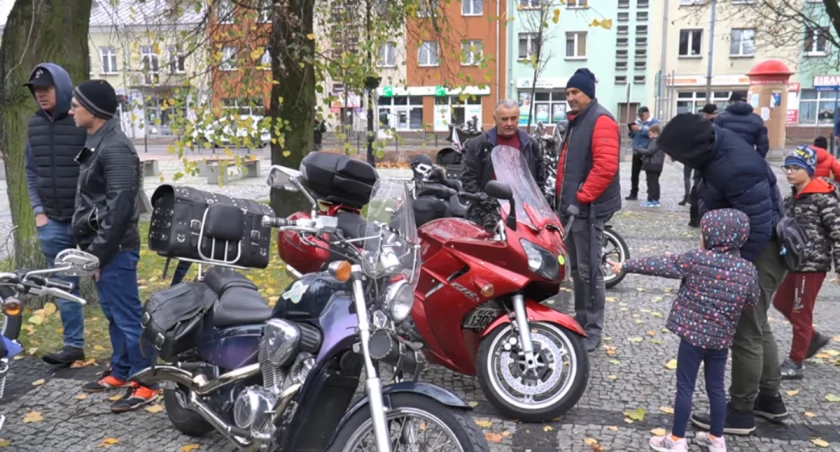 Retro Niedziela w Łukowie: Spotkanie miłośników klasycznej Motoryzacji. Pomagali Marzenie Kardas (WIDEO)