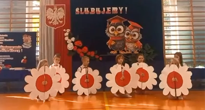 Pasowanie na pierwszoklasistę w PSP im. Stanisława Grafika - wyjątkowy taniec patriotyczny i wzruszające przekazy