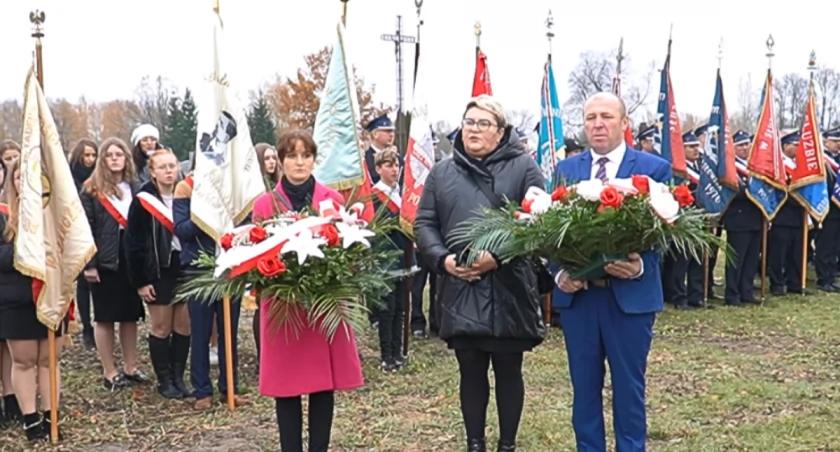 Święto Niepodległości w Gminie Wola Mysłowska - uroczyste obchody, Msza św. i składanie wieńców na cmentarzu 