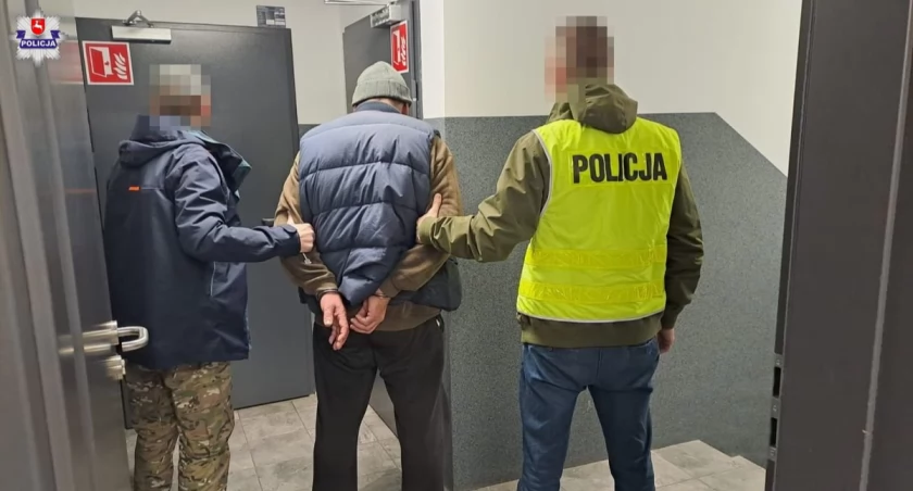 Policja zatrzymuje pięciu mężczyzn w związku z ostrzelaniem domów w Chodlu. Śledztwo prowadzi Prokuratura Okręgowa w Lublinie