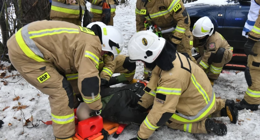 Ćwiczenia strażaków z Łukowa i powiatu! Pożar elektryka i rozszczelnienie rurociągu (WIDEO) 