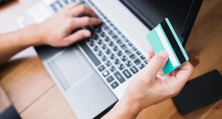 Stracił pieniądze! Zachowaj ostrożność podczas zakupów online! 