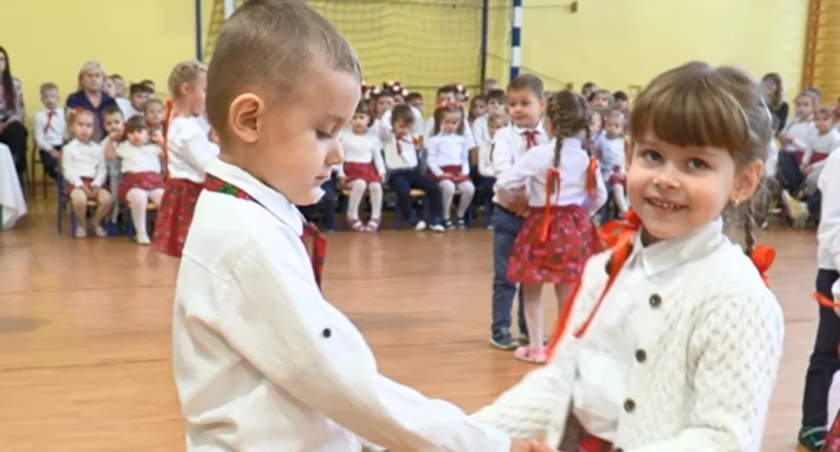 Sarnow: Dzieci tanczyly na Festiwalu Tancow Ludowych 