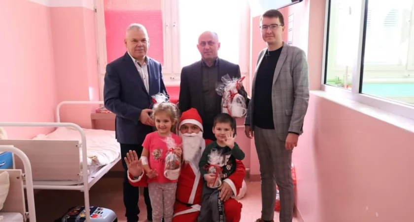  Mikołaje z Powiatu Łukowskiego odwiedzili pacjentów szpitala w Łukowie!