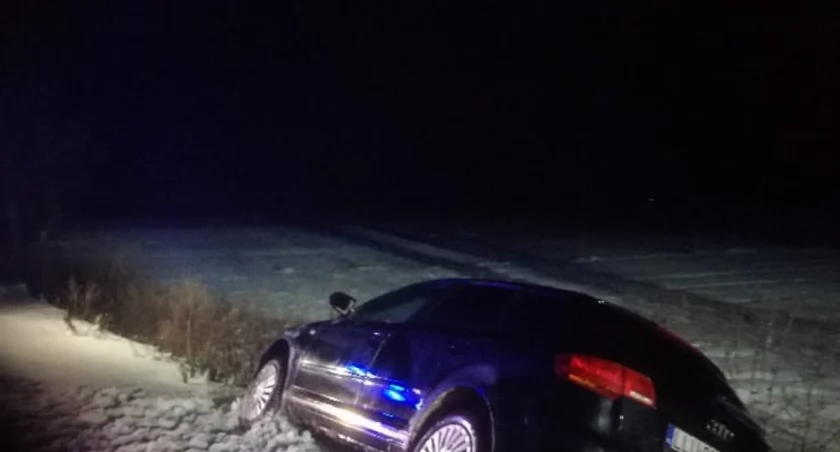 Wypadek w Serokomli. Audi w rowie, kobieta w szpitalu! 