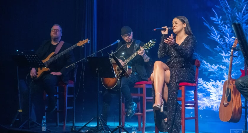 Łuków. Koncert Kolęd i Słodkich Serc. Gwiazdą wieczoru był zespół Blue Café