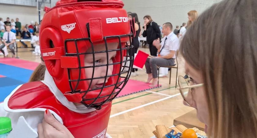 Mikołajkowy Turniej Karate Kyokushin pod patronatem wójta Gminy Stanin! Święto sportu (WIDEO) 