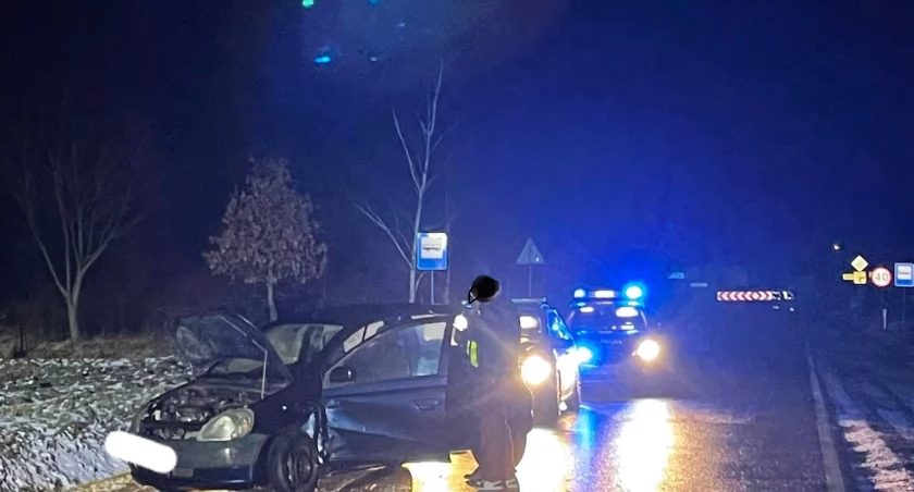 Wigilijny wypadek w Hordzieży: OSP Serokomla na ratunek. Zobacz zdjęcia