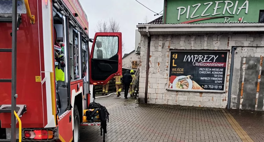 Wojcieszków. W dawnym sklepie Groszek wybuchł pożar. Ogień pojawił się w kotłowni.