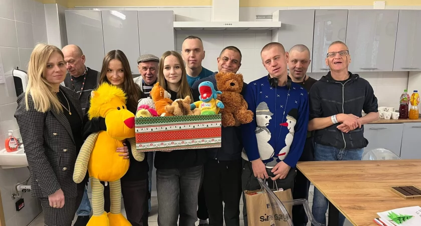 Szkolne Koło Wolontariatu Zespołu Szkół nr 3 w Łukowie i Akcje Charytatywne przed Świętami