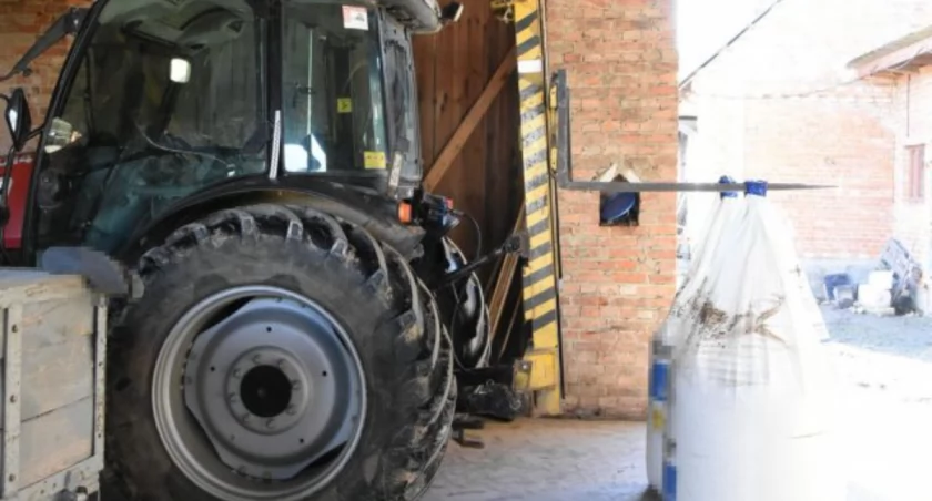 Tragiczny wypadek regionie! Starszy mężczyzna zmarł po upadku z przyczepy