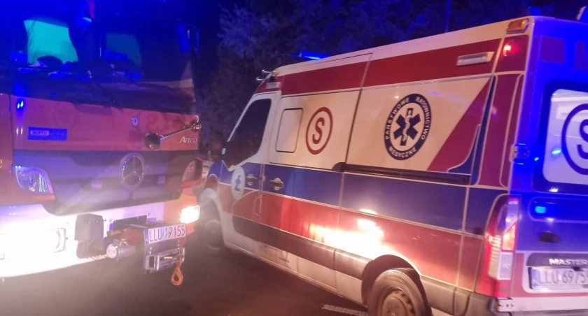   Adamów. Starsza osoba potrzebowała pomocy dlatego strażacy wyruszyli do akcji