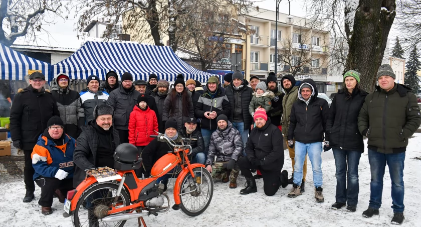 Pasjonaci starej motoryzacji nie ustępują mrozowi – Relacja z Retro Niedzieli w Łukowie