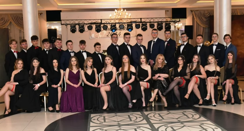 Studniówka w IV LO w Łukowie - Medyk! (Zdjęcia Grupowe) 