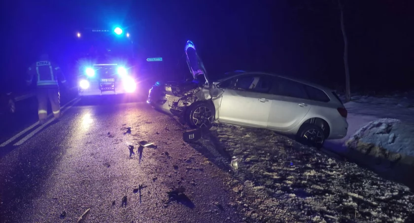 Zderzenie Opla Astry z ciężarówką Man na drodze w Prawdzie Starej  