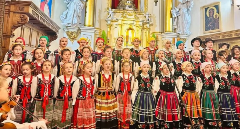 Kolędowanie z Łukowiakami w kościele. Piękny koncert w parafii Przemienienia  w Łukowie