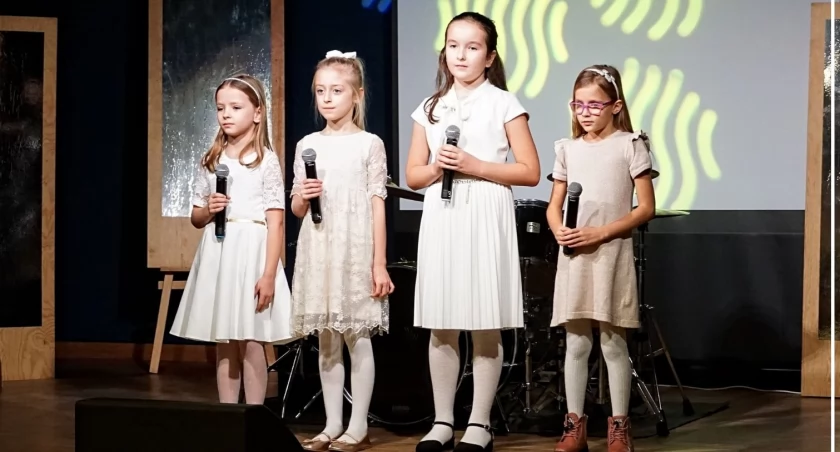 Mała Fabryka Piosenki ŁOK nagrodzona na festiwalach on-line 