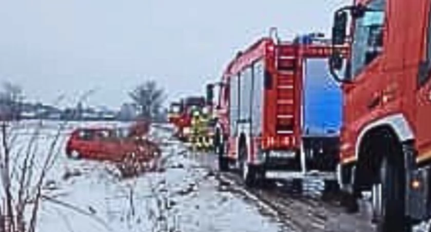 Wypadek! Szybka i skuteczna akcja ratownicza po zdarzeniu drogowym w Burcu