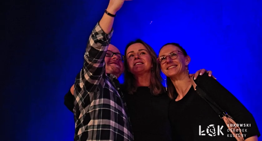 Ewa Błachnio stand-up: błyskotliwy program rozśmiesza publiczność w Łukowskim Ośrodku Kultury