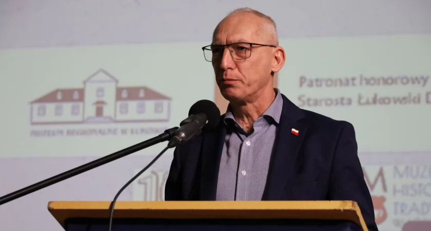 Poseł Skwarek krytykuje rząd za podwyżki dla nauczycieli 