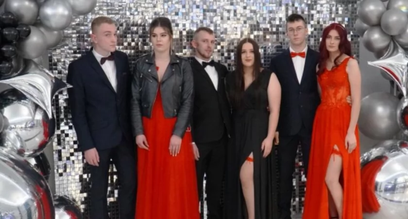  Bal studniówkowy uczniów Zespołu Szkół w Radoryżu Smolanym. Chabrowy znów rządzi (GALERIA CZ. I) 