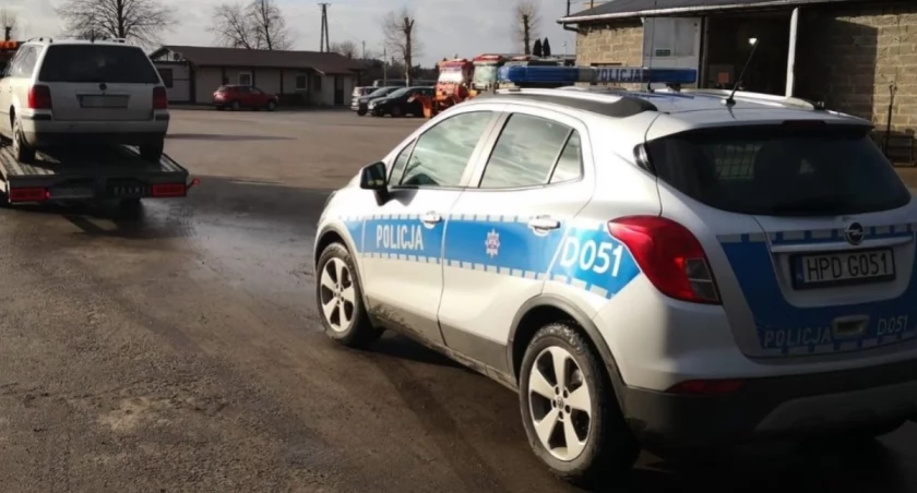 Alkoholowy rajd 51-latk. Szalony kierowca trafił do aresztu, a jego auto na lawetę 