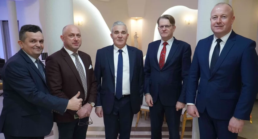 Latoch ogłosił start na wójta Wojcieszkowa.  Kryjak przymierzany do roli przewodniczącego rady 