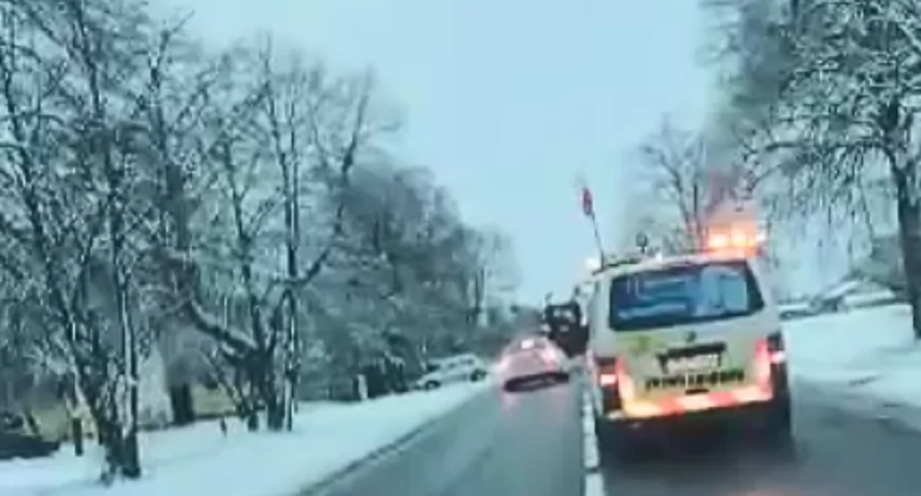 Rolników powrót z protestu: Zajeżdżanie drogi, hamowanie, jazda slalomem 